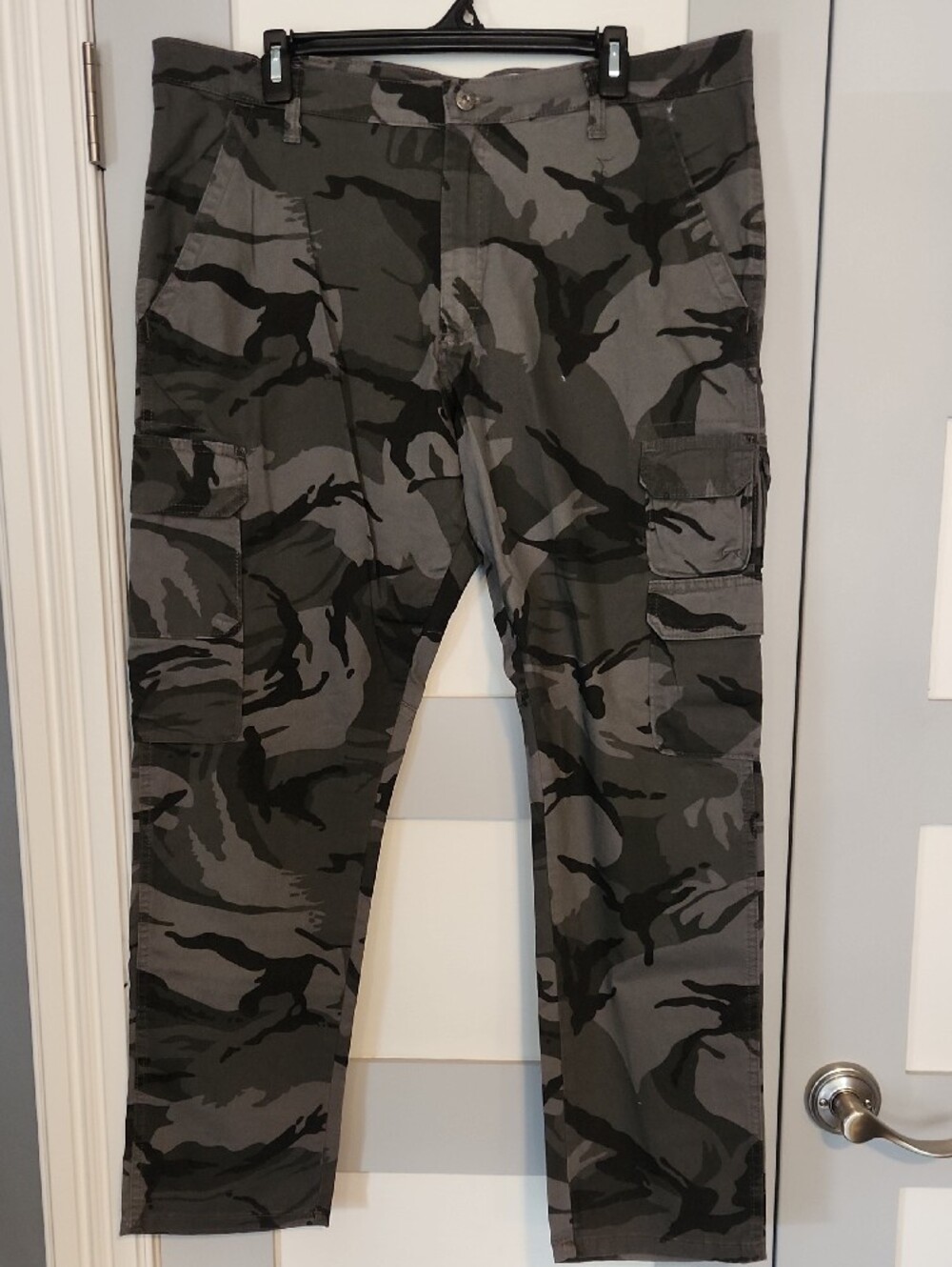 Wrangler Slim Straight Jeans in Gray and Black Camouflage Waistband, size 38x30
